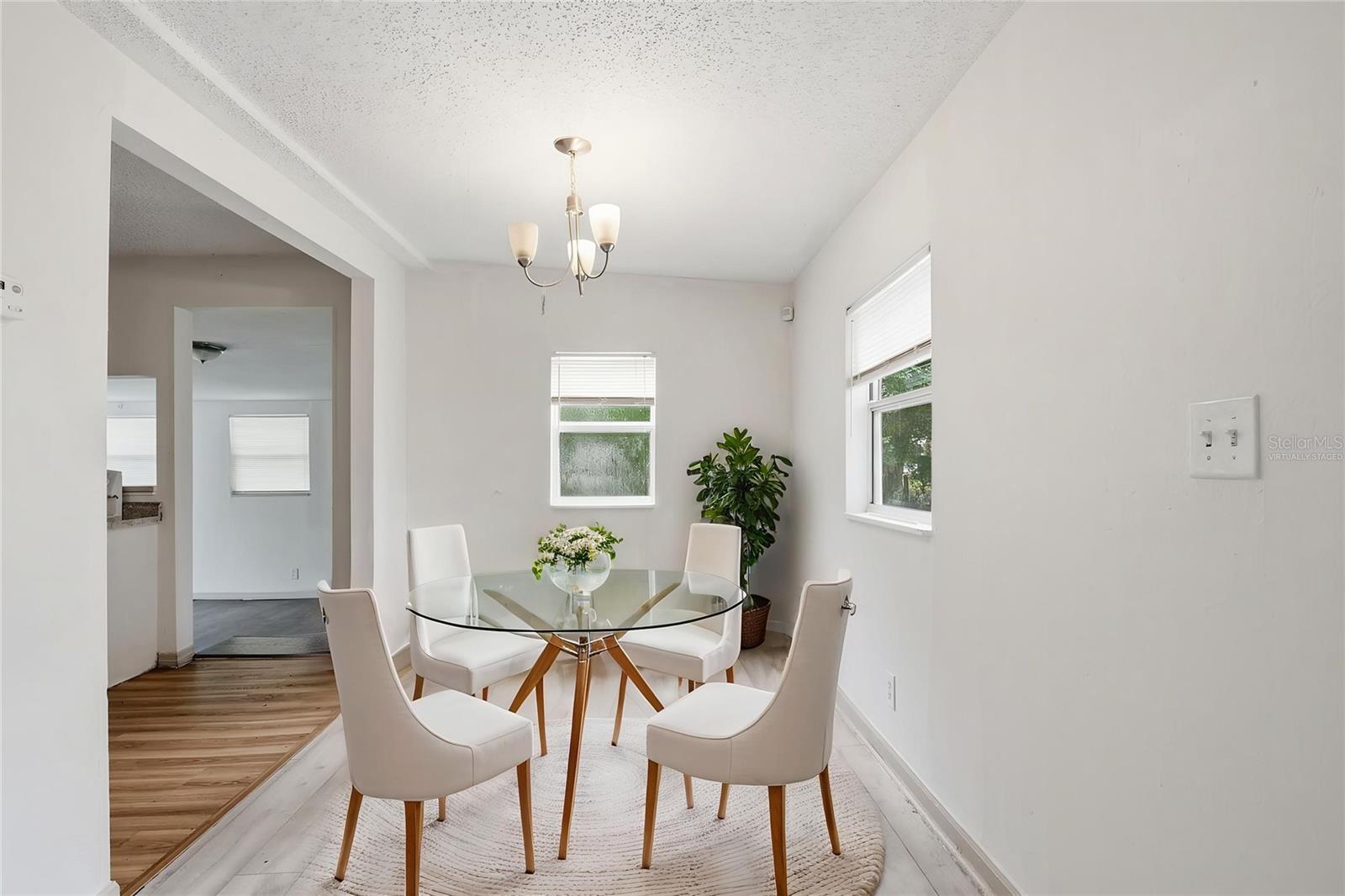 1510 E NAVAJO AVE — photo 3