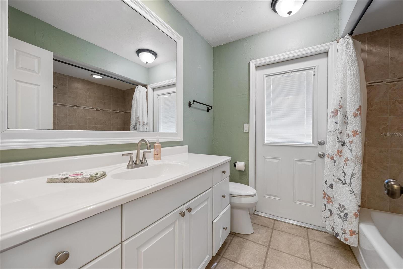1011 PINE FOREST CT — photo 33