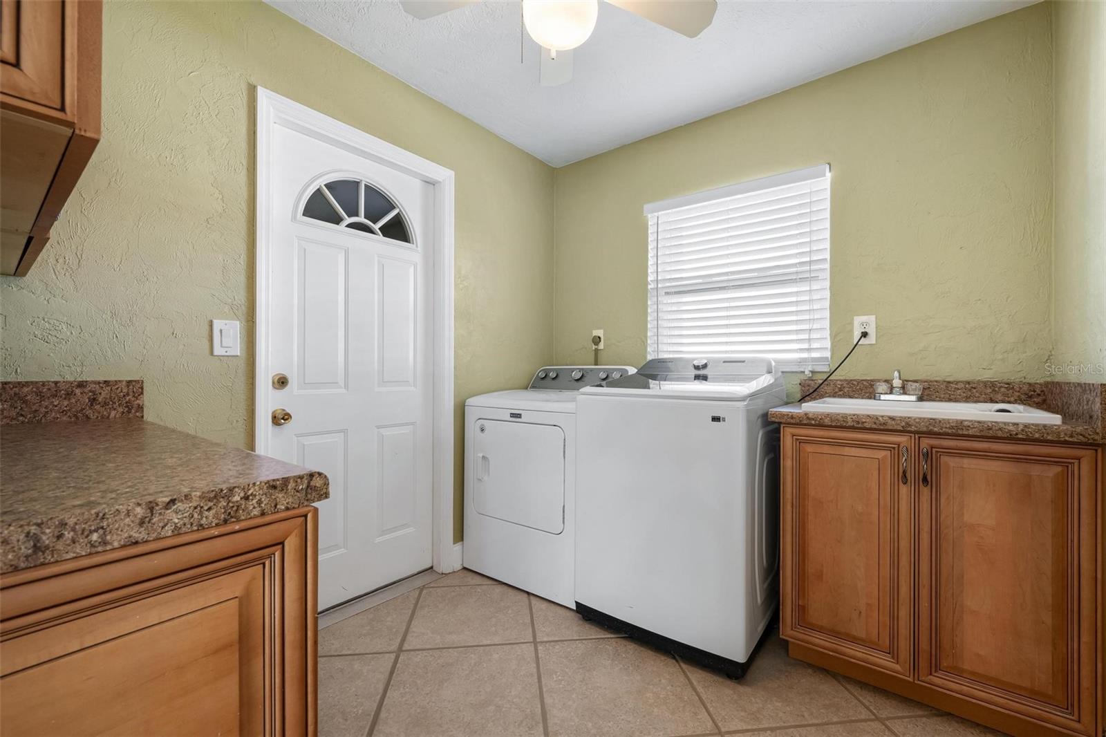 1011 PINE FOREST CT — photo 32