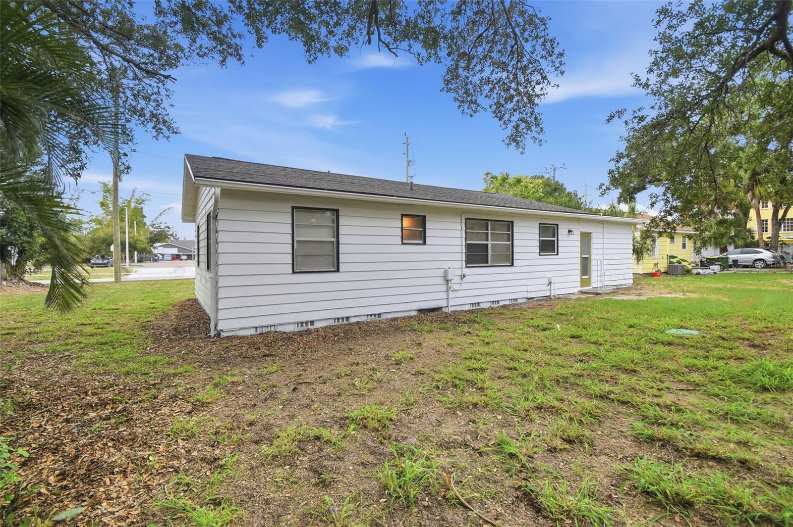 2817 HAWTHORNE ST — photo 42