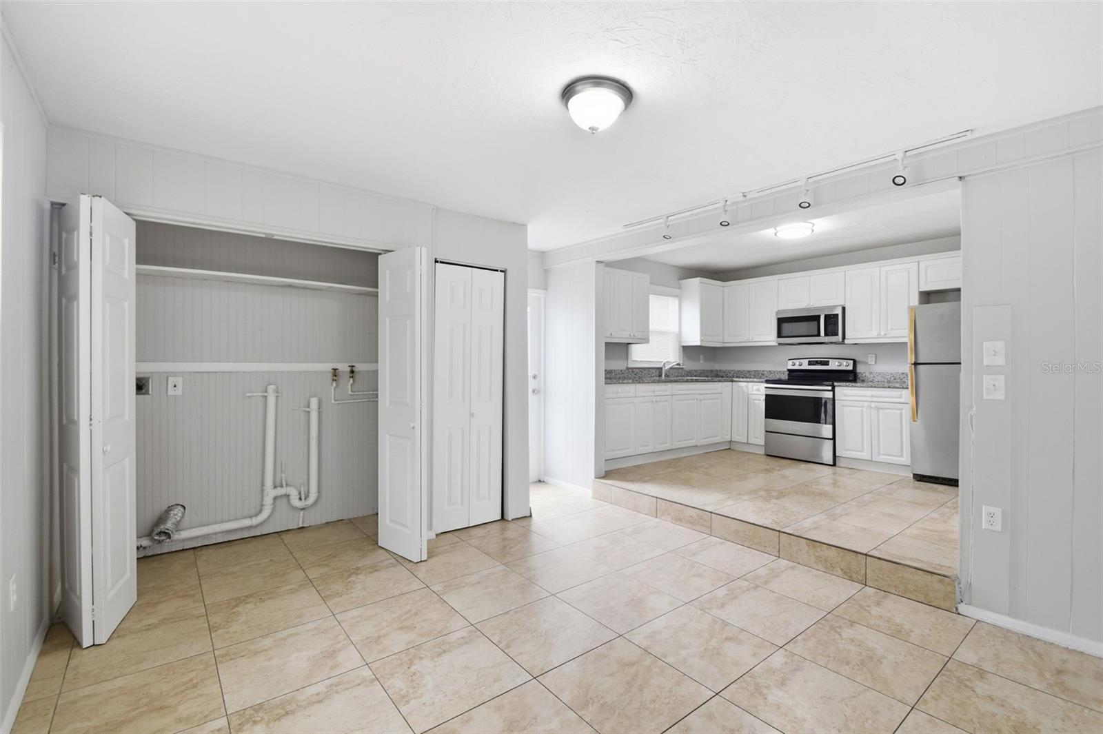 2817 HAWTHORNE ST — photo 21