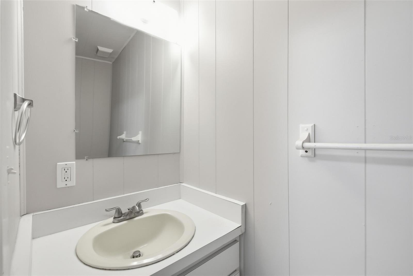 2817 HAWTHORNE ST — photo 36