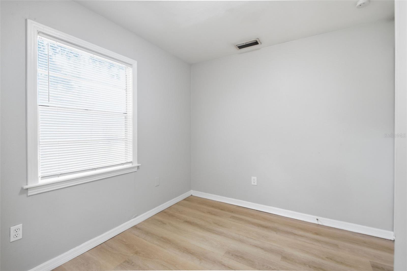 2817 HAWTHORNE ST — photo 23
