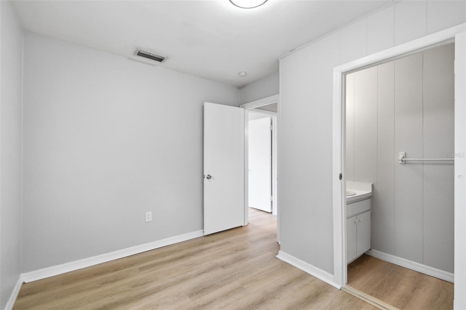 2817 HAWTHORNE ST — photo 24