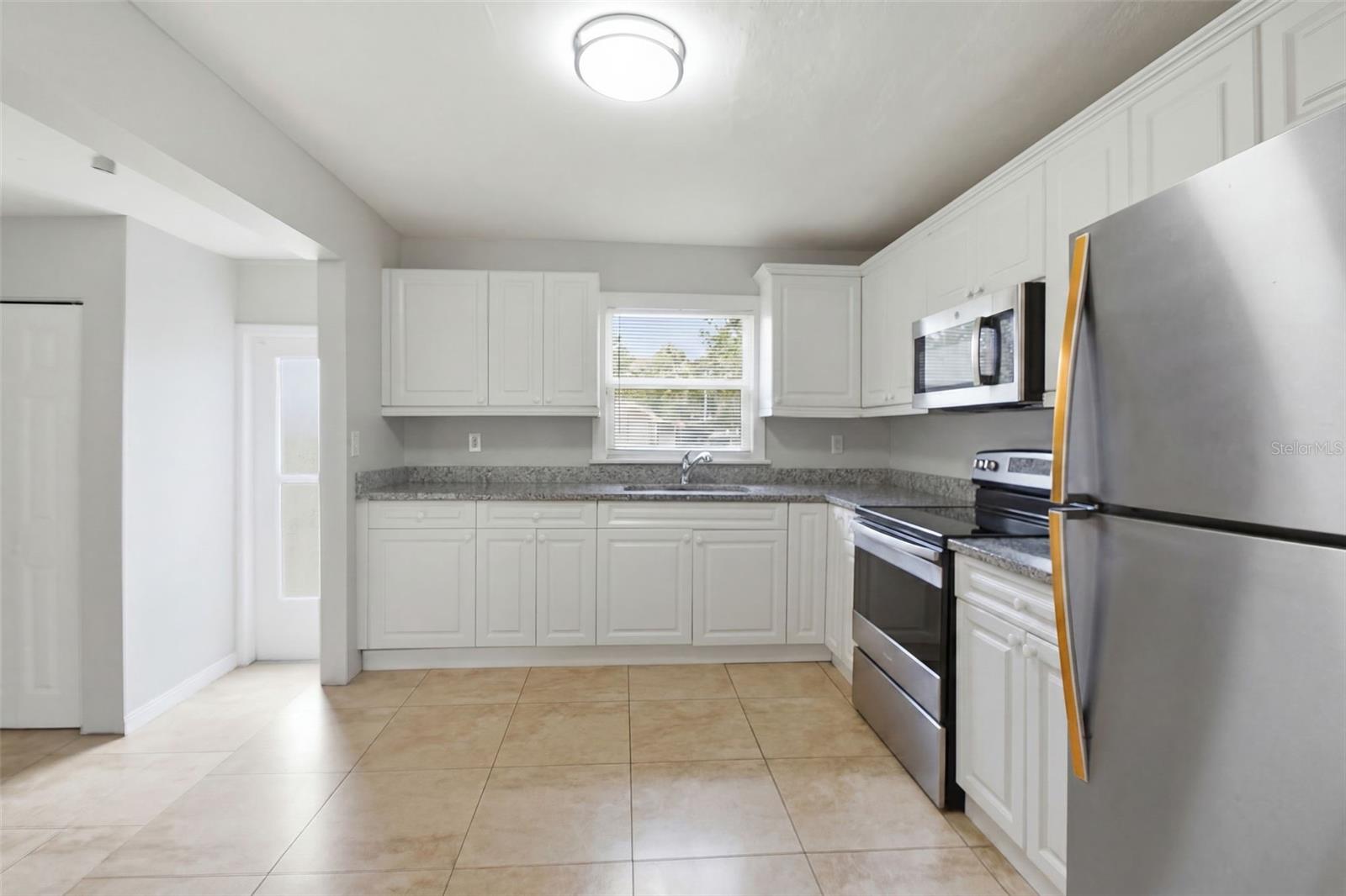 2817 HAWTHORNE ST — photo 16