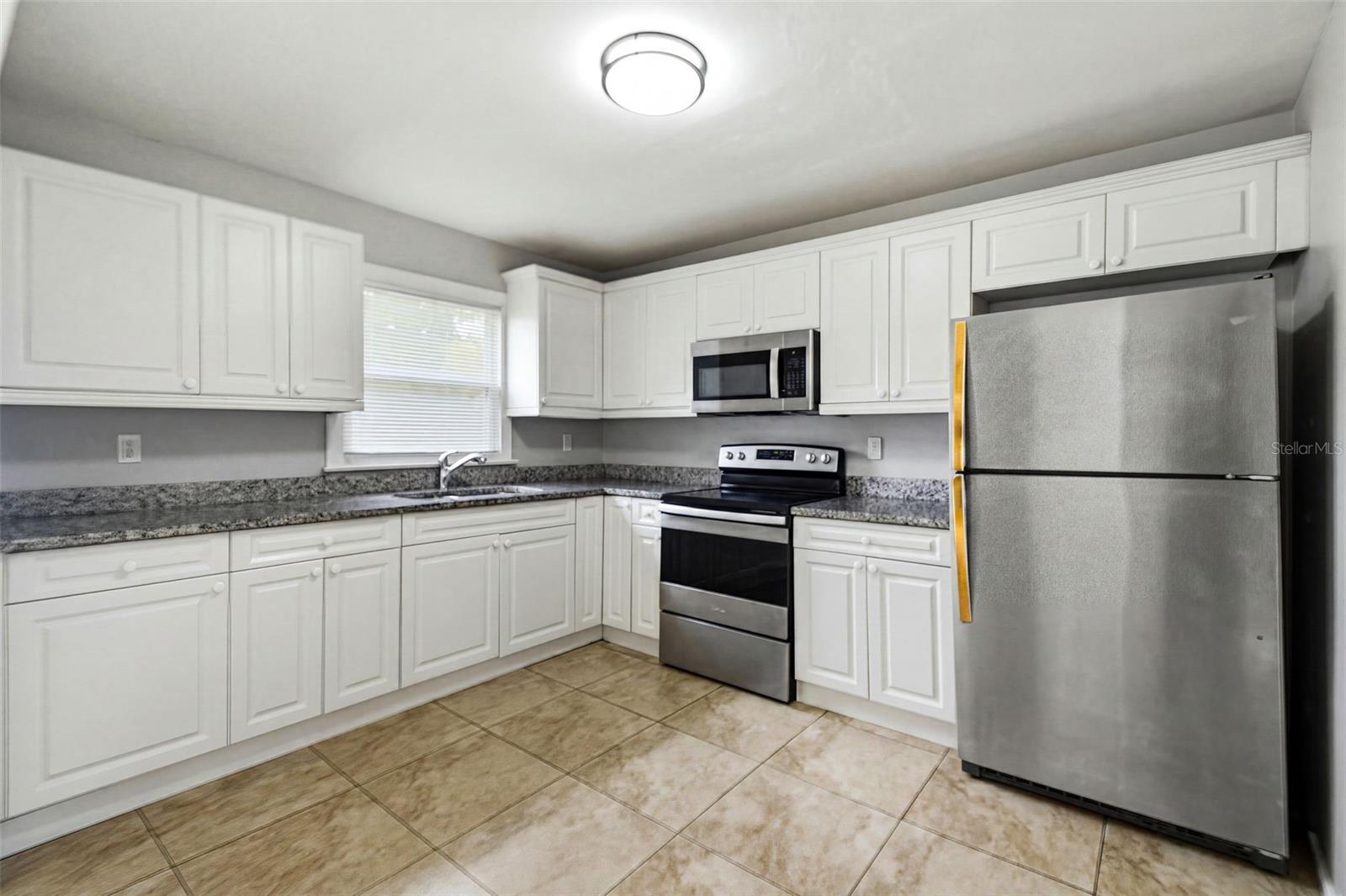 2817 HAWTHORNE ST — photo 17