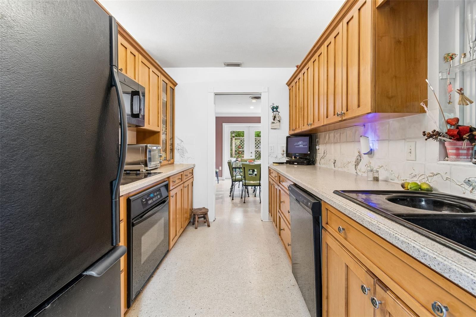 159 BISCAYNE AVE — photo 19