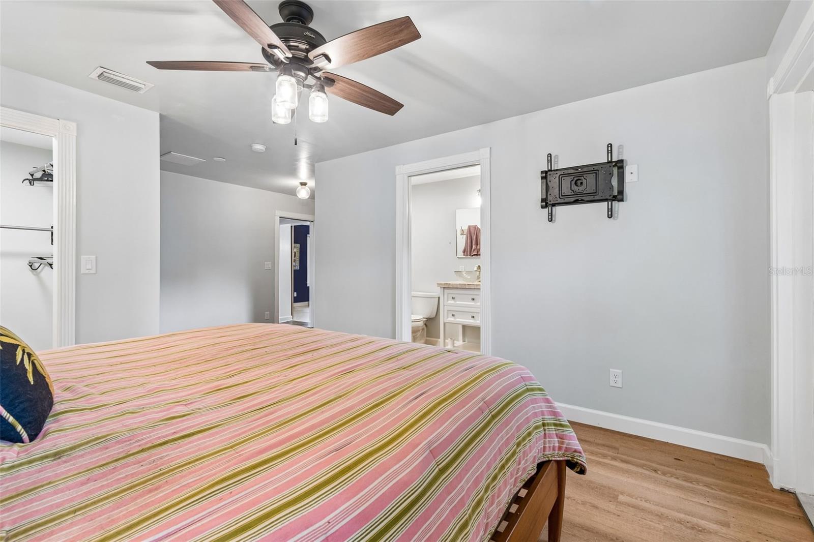 159 BISCAYNE AVE — photo 40