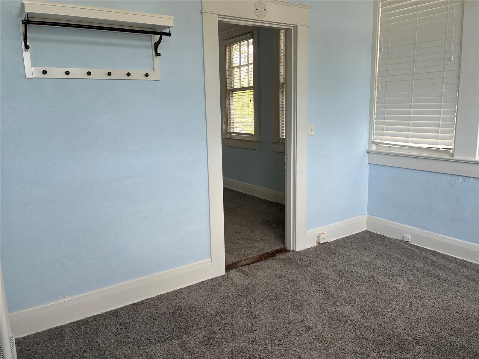 611 S WILLOW AVE — photo 25