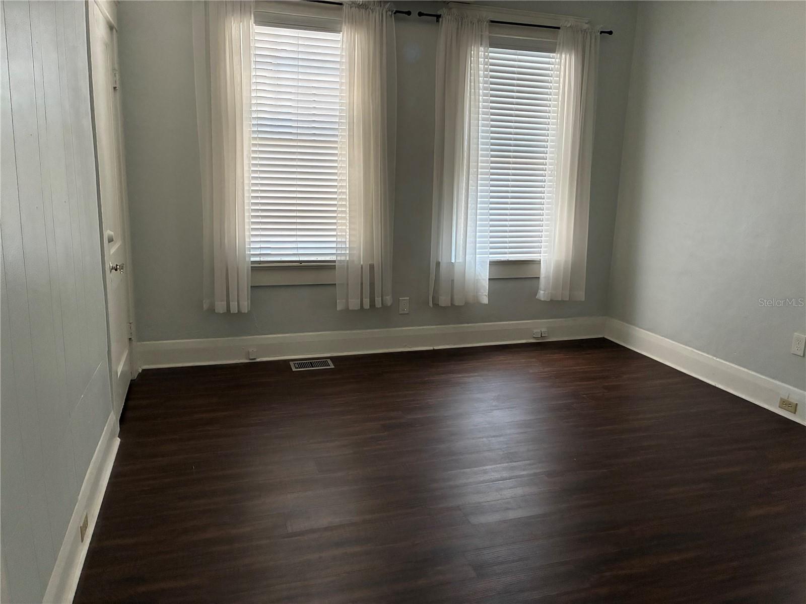 611 S WILLOW AVE — photo 16