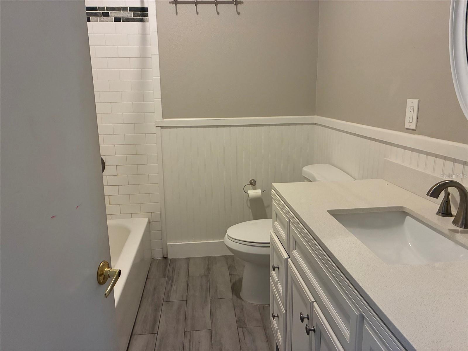 611 S WILLOW AVE — photo 18