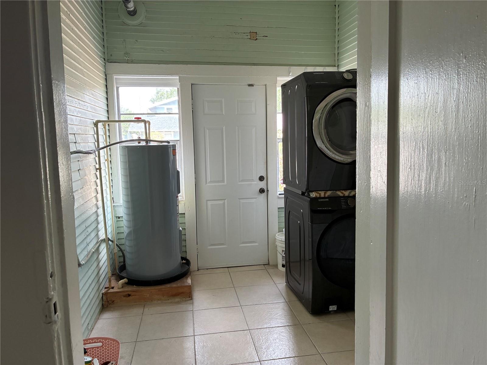 611 S WILLOW AVE — photo 14