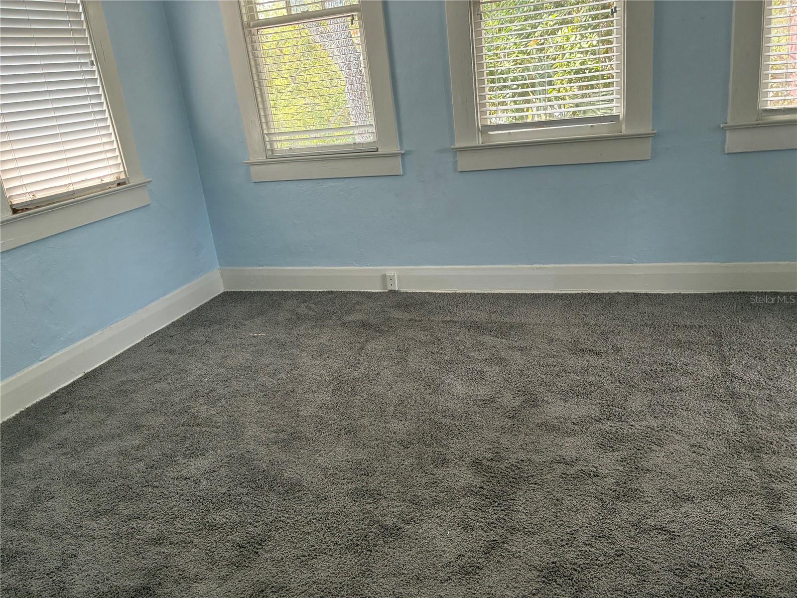 611 S WILLOW AVE — photo 23
