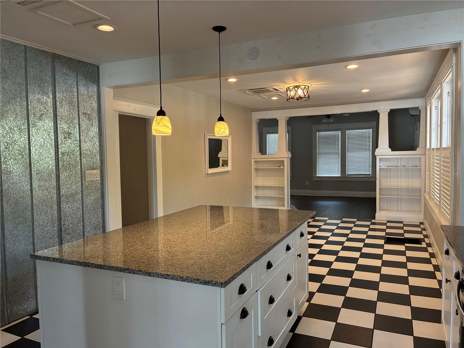 611 S WILLOW AVE — photo 19