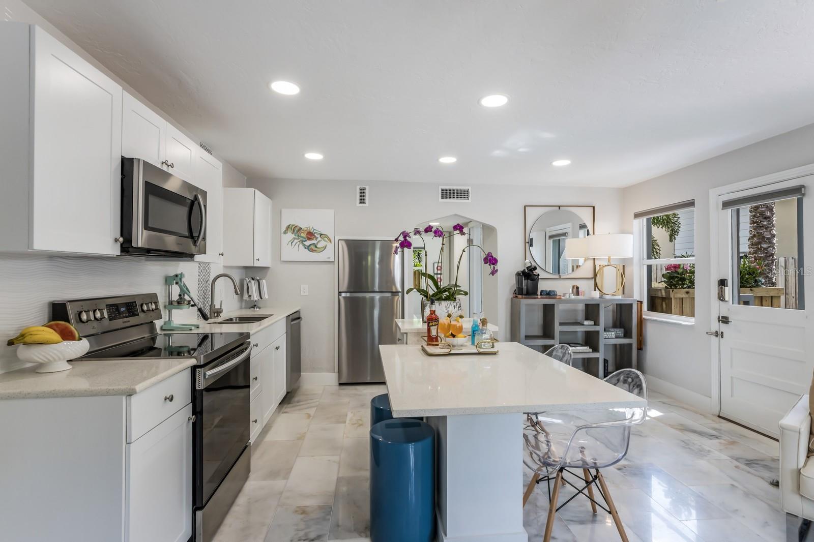 161 GOLDEN GATE PT — photo 18