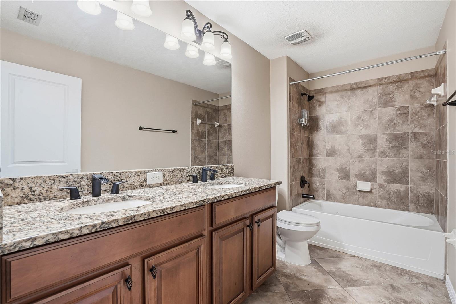 3987 ROUND TABLE CT — photo 40