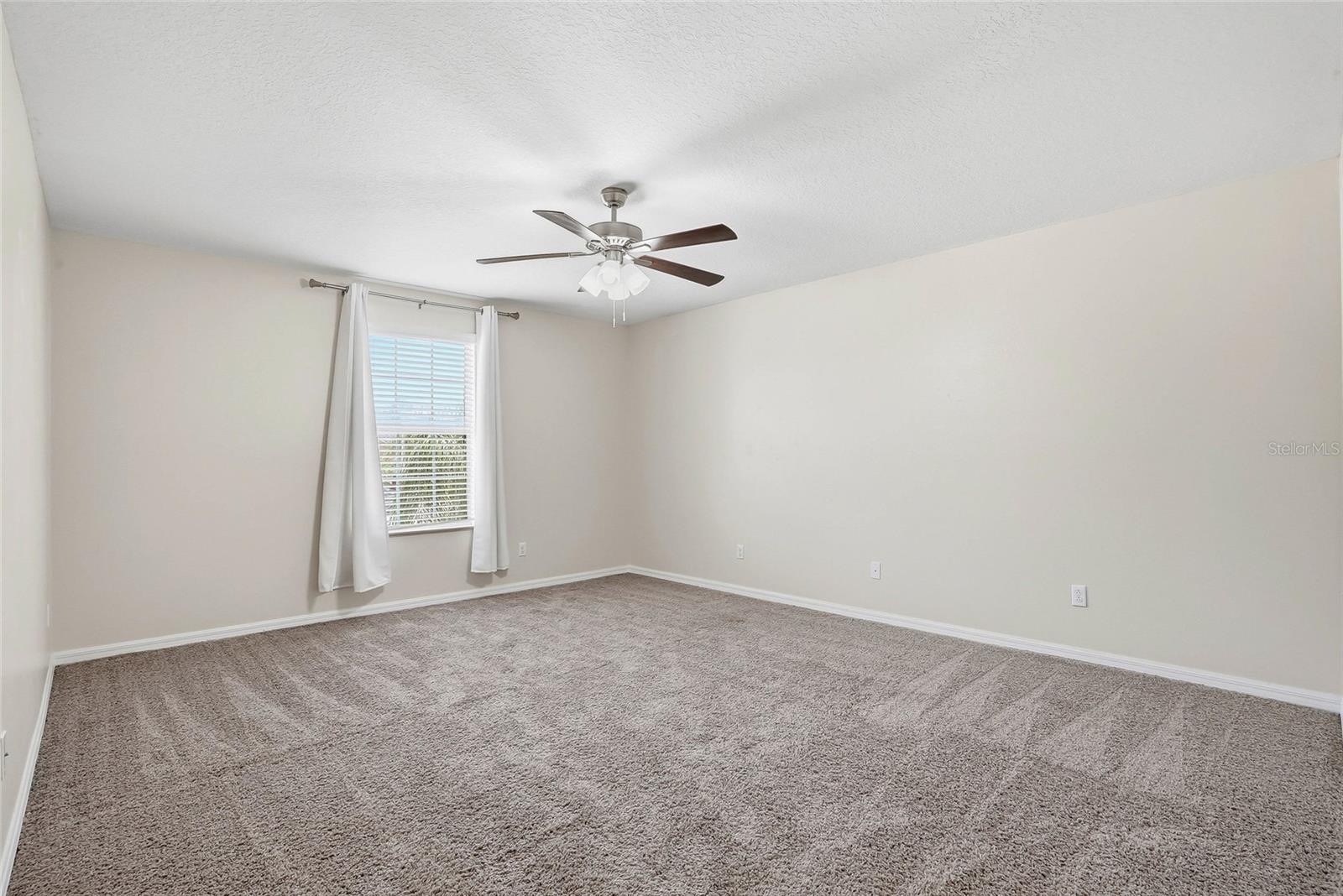 3987 ROUND TABLE CT — photo 38