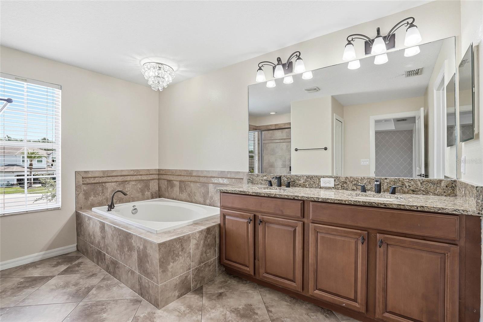 3987 ROUND TABLE CT — photo 31