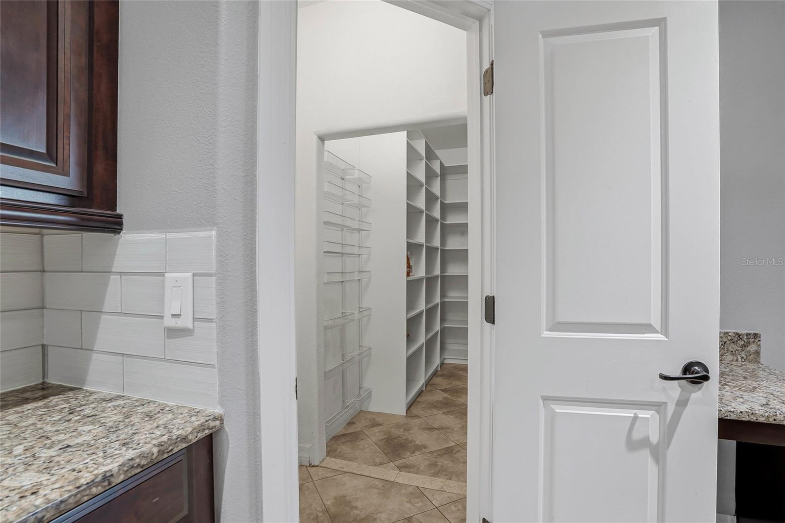 3987 ROUND TABLE CT — photo 14