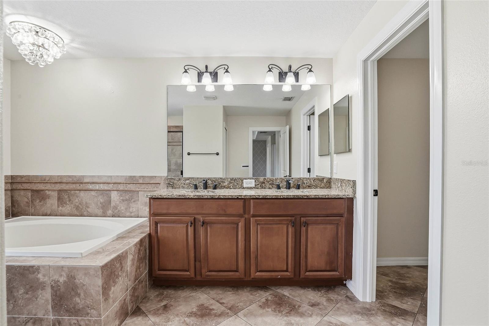 3987 ROUND TABLE CT — photo 30