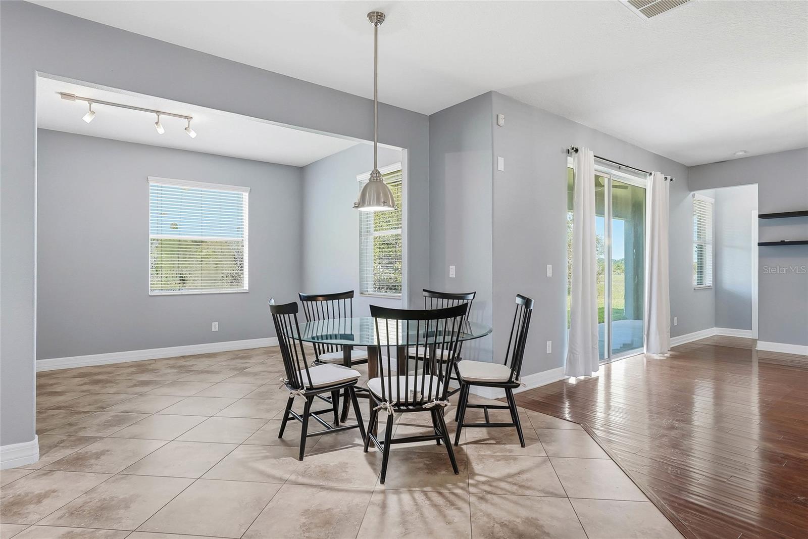 3987 ROUND TABLE CT — photo 15