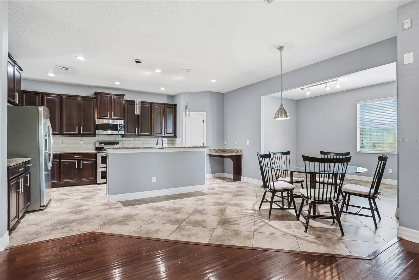 3987 ROUND TABLE CT — photo 12