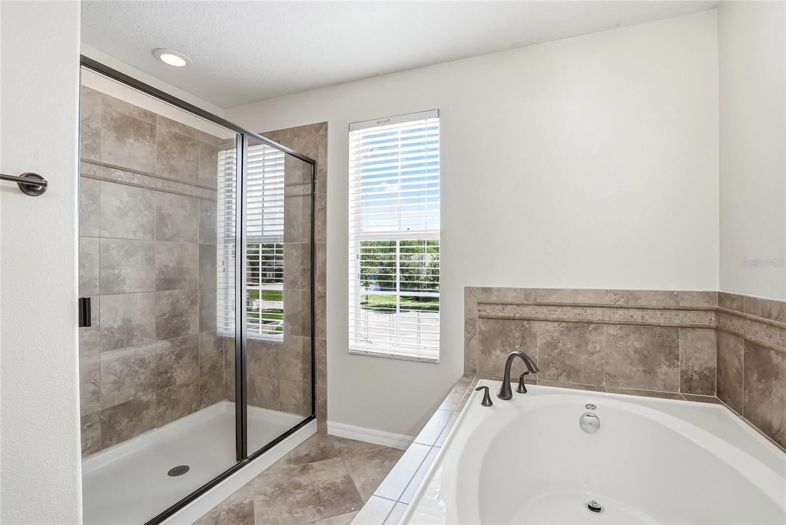 3987 ROUND TABLE CT — photo 32