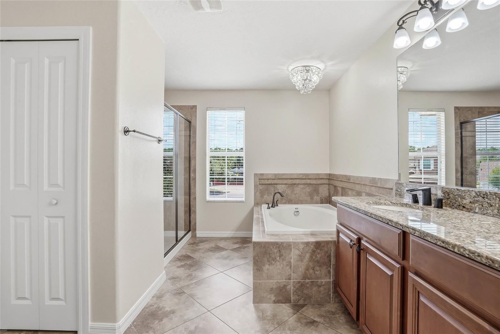 3987 ROUND TABLE CT — photo 33