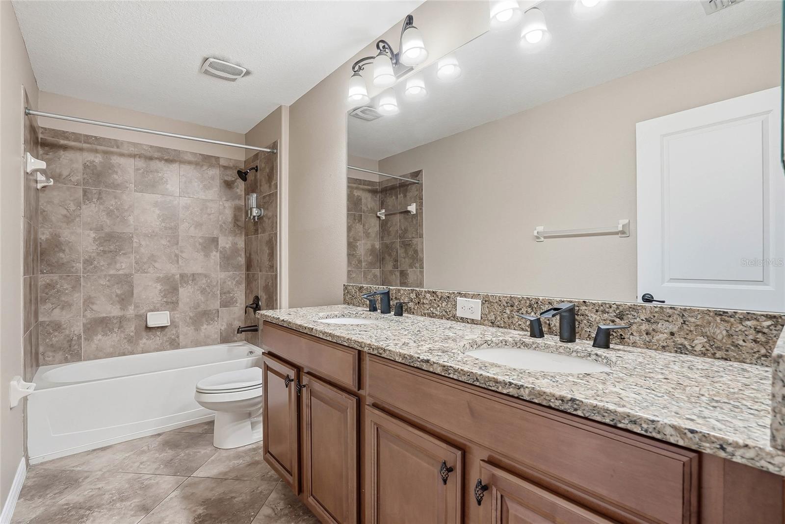 3987 ROUND TABLE CT — photo 39