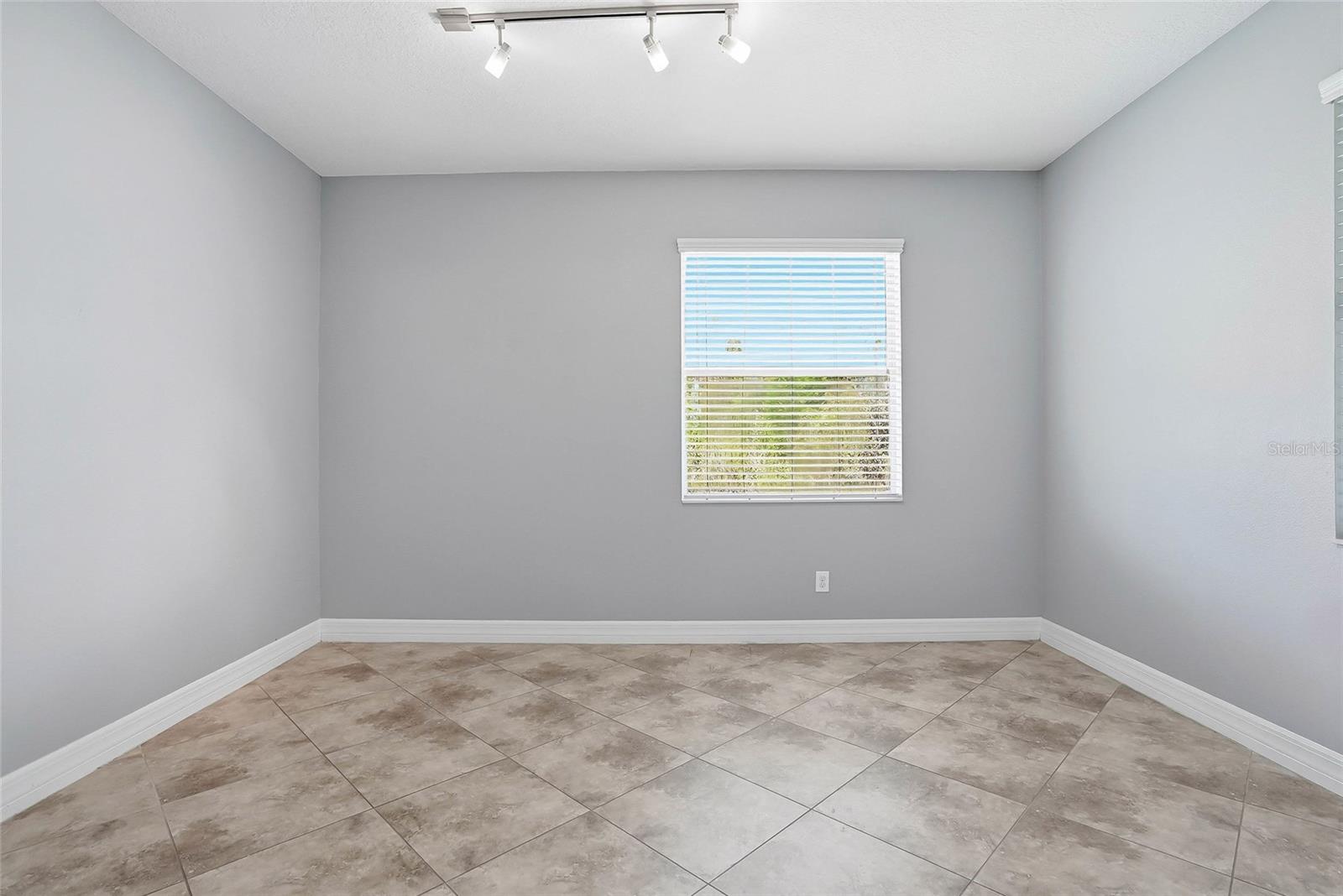 3987 ROUND TABLE CT — photo 16