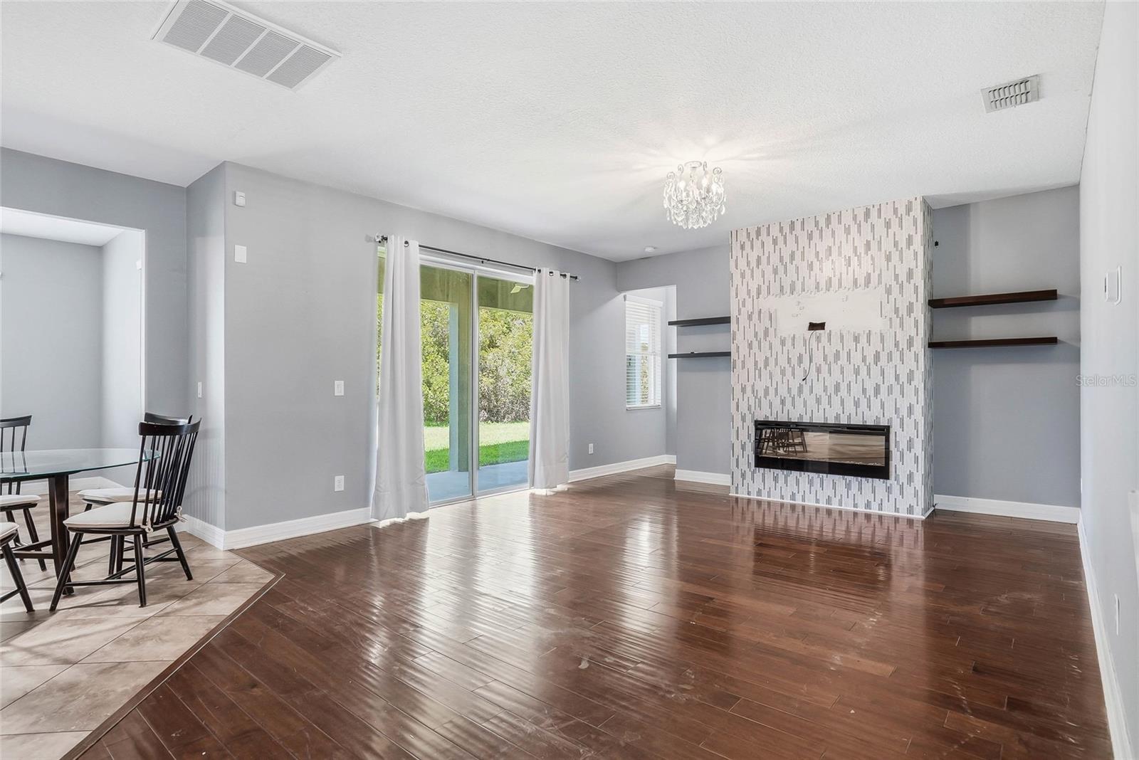 3987 ROUND TABLE CT — photo 18