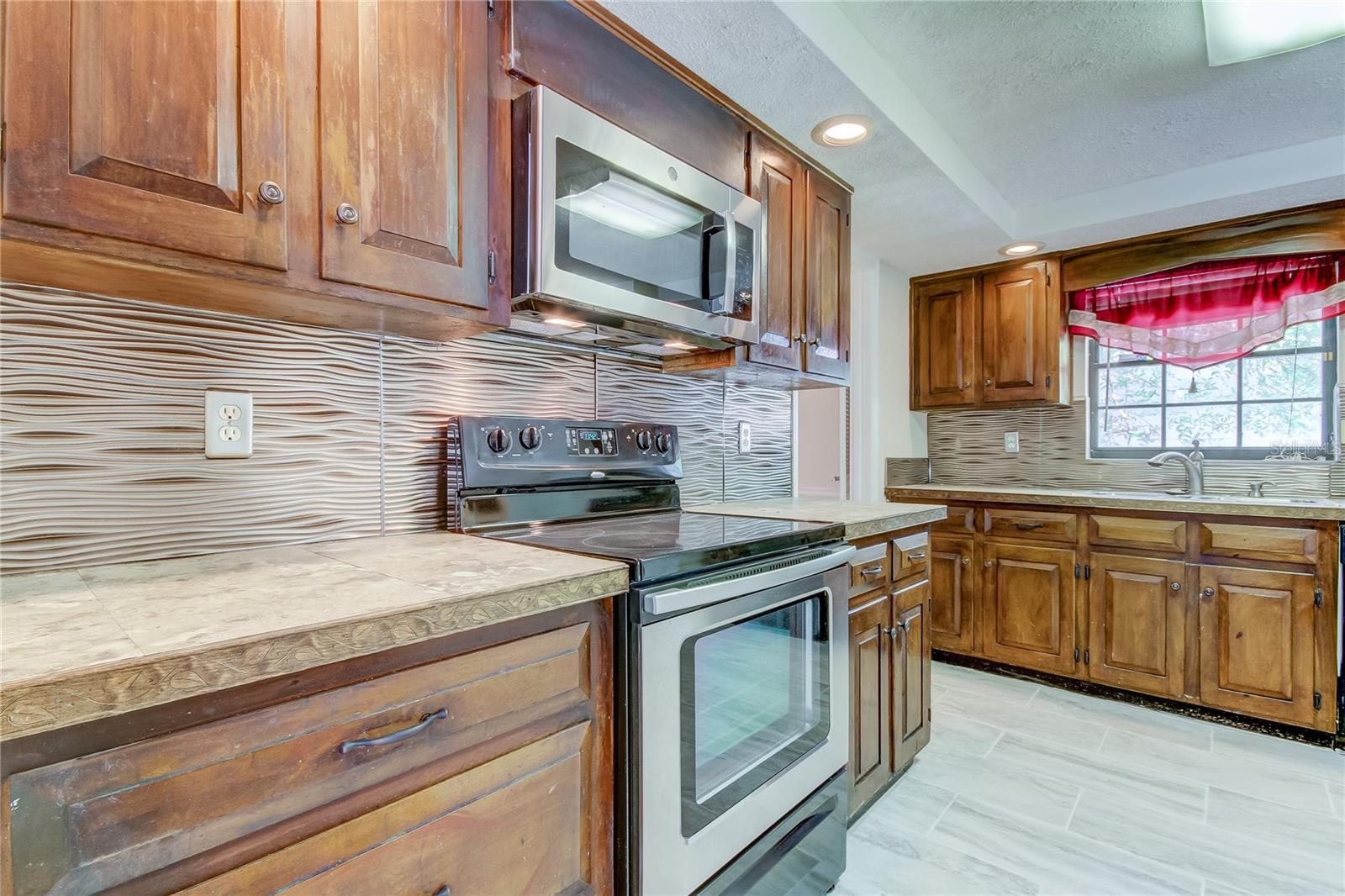 10406 RECLINATA LN — photo 15