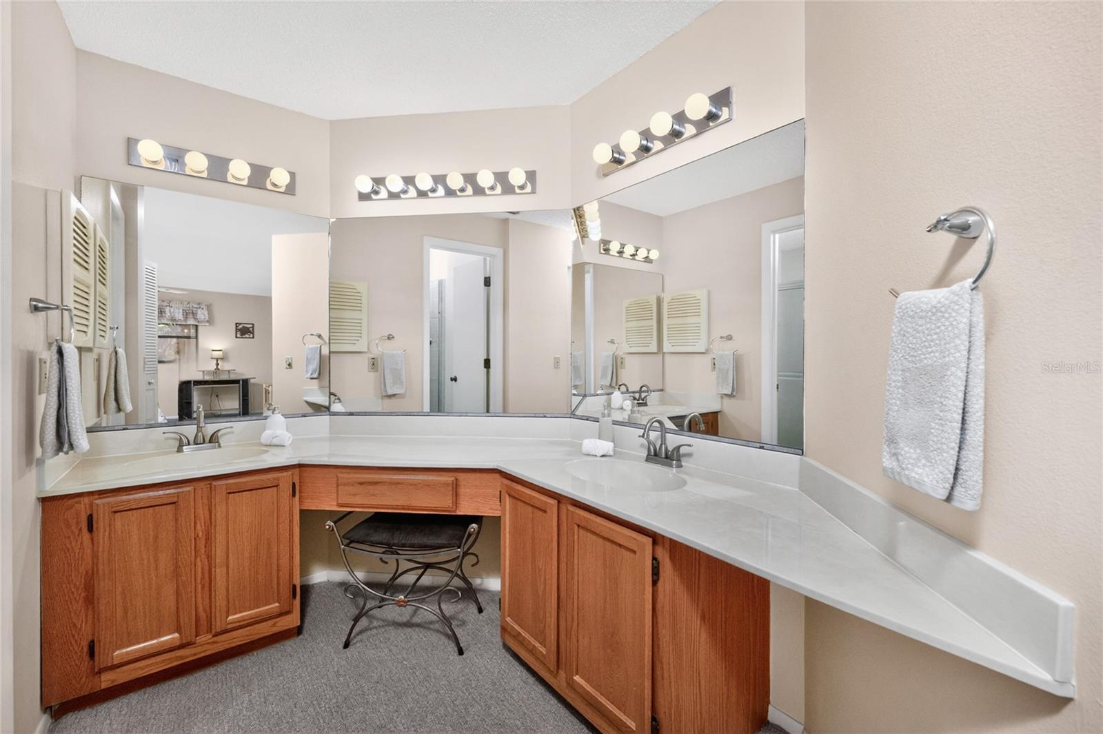 118 PINE HOLLOW DR #118 — photo 25