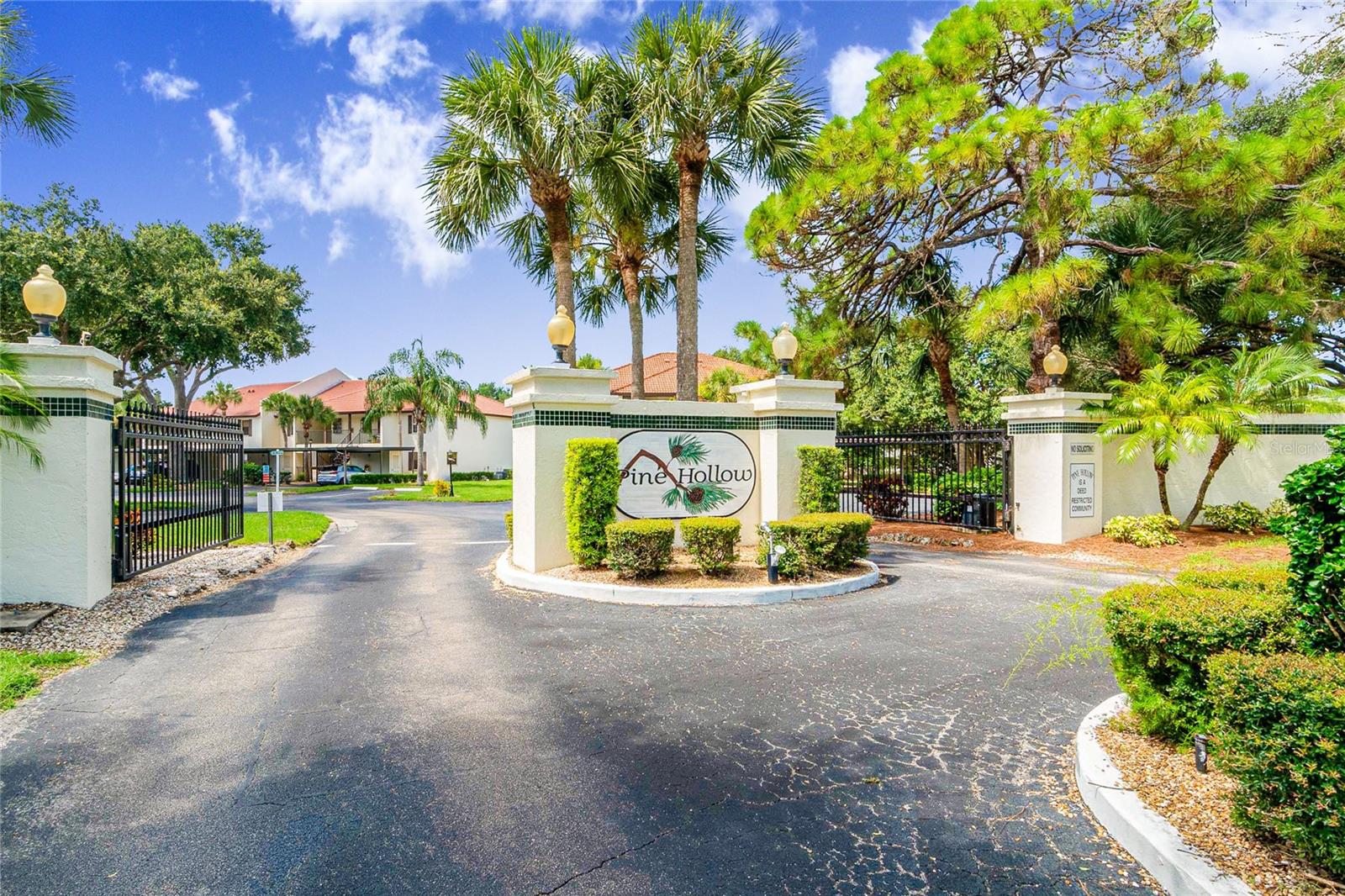 118 PINE HOLLOW DR #118 — photo 47