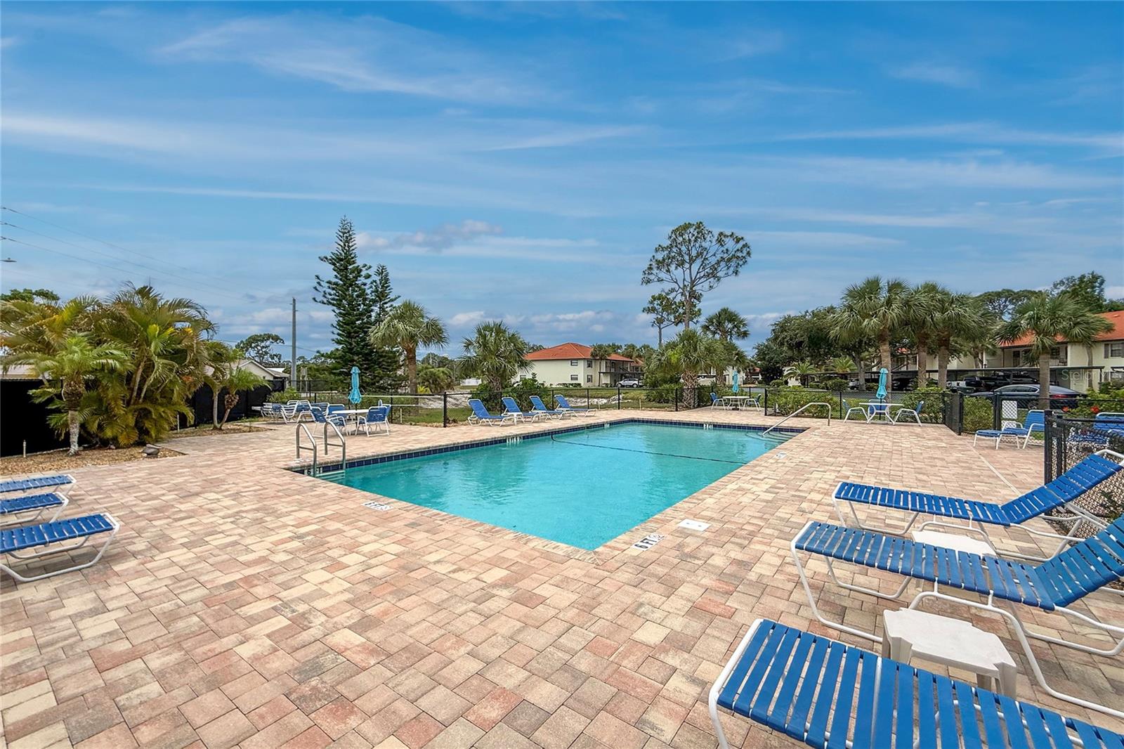 118 PINE HOLLOW DR #118 — photo 3