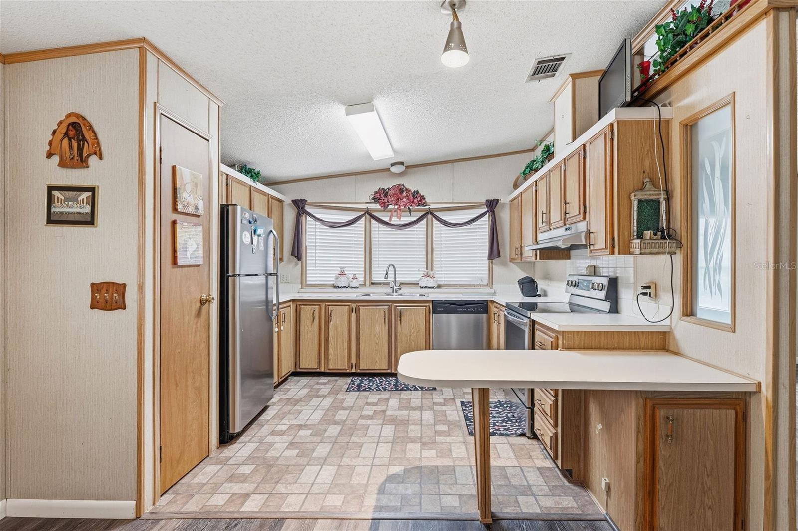 410 DOLPHIN DR S — photo 2