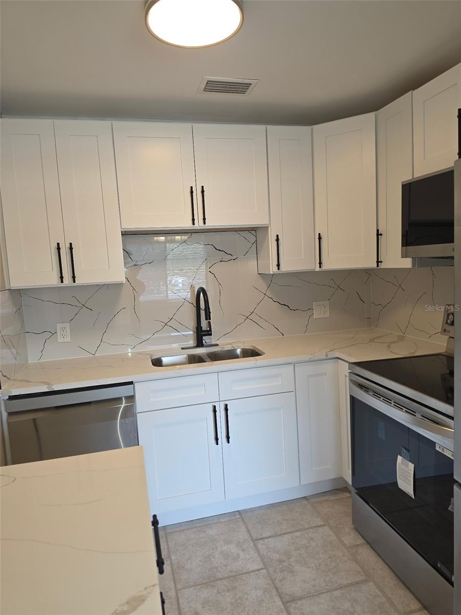 8221 112TH ST #209 — photo 10