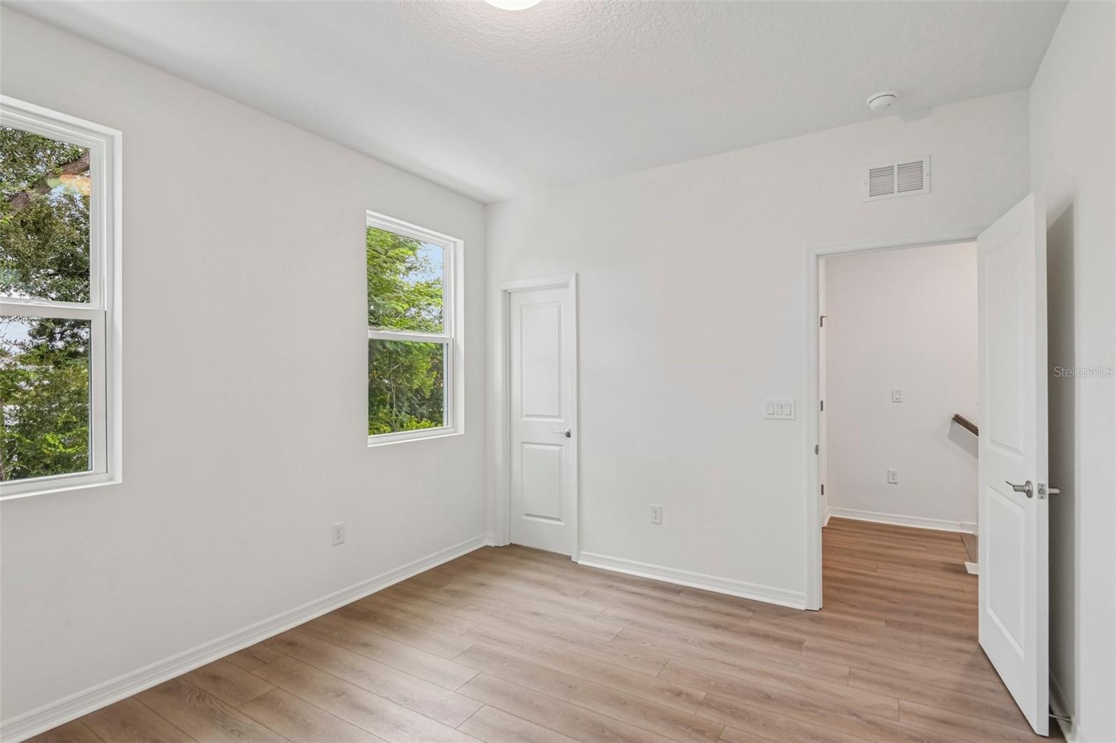 616 SILVER STREAM CT — photo 22