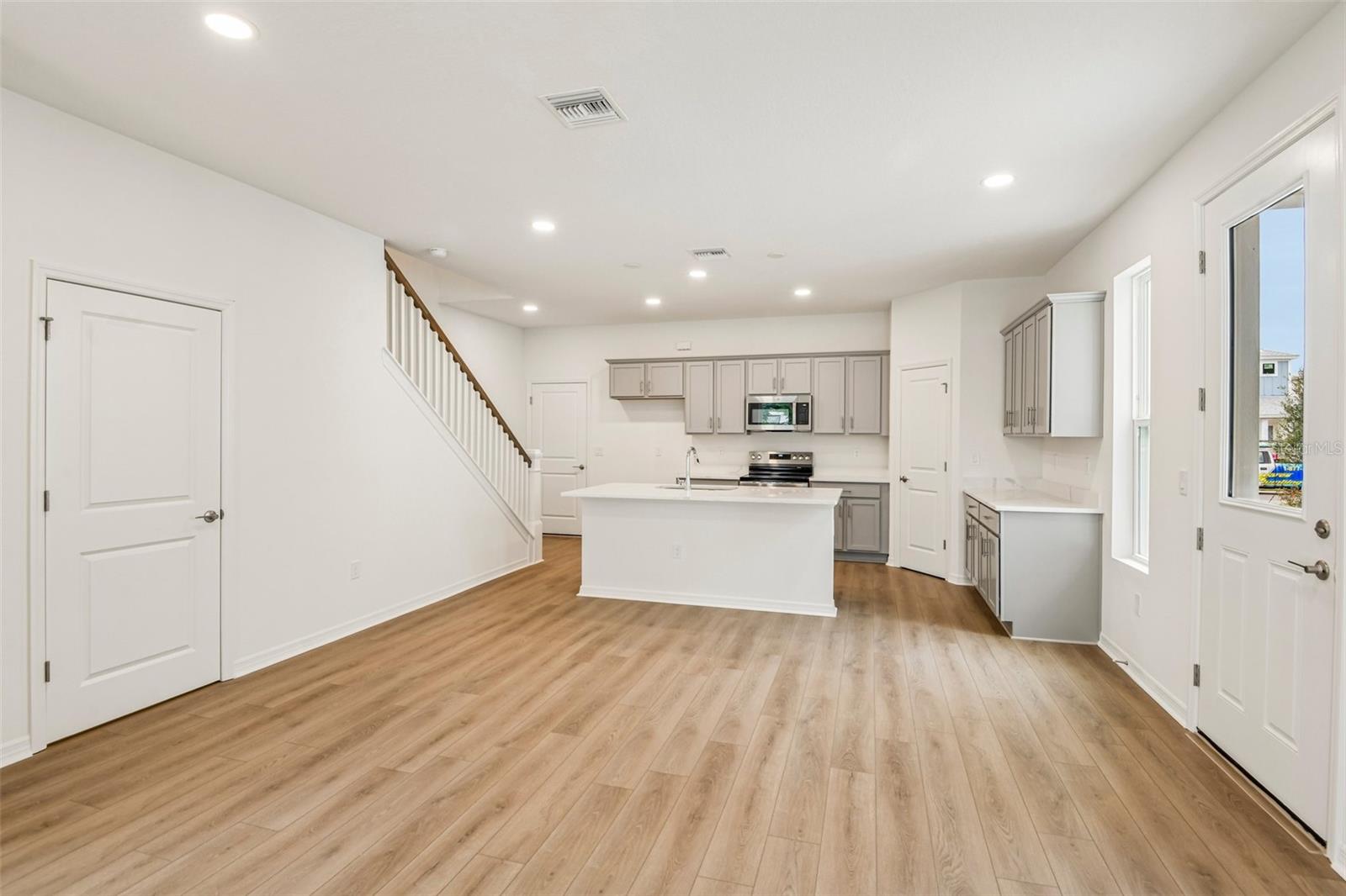 616 SILVER STREAM CT — photo 8