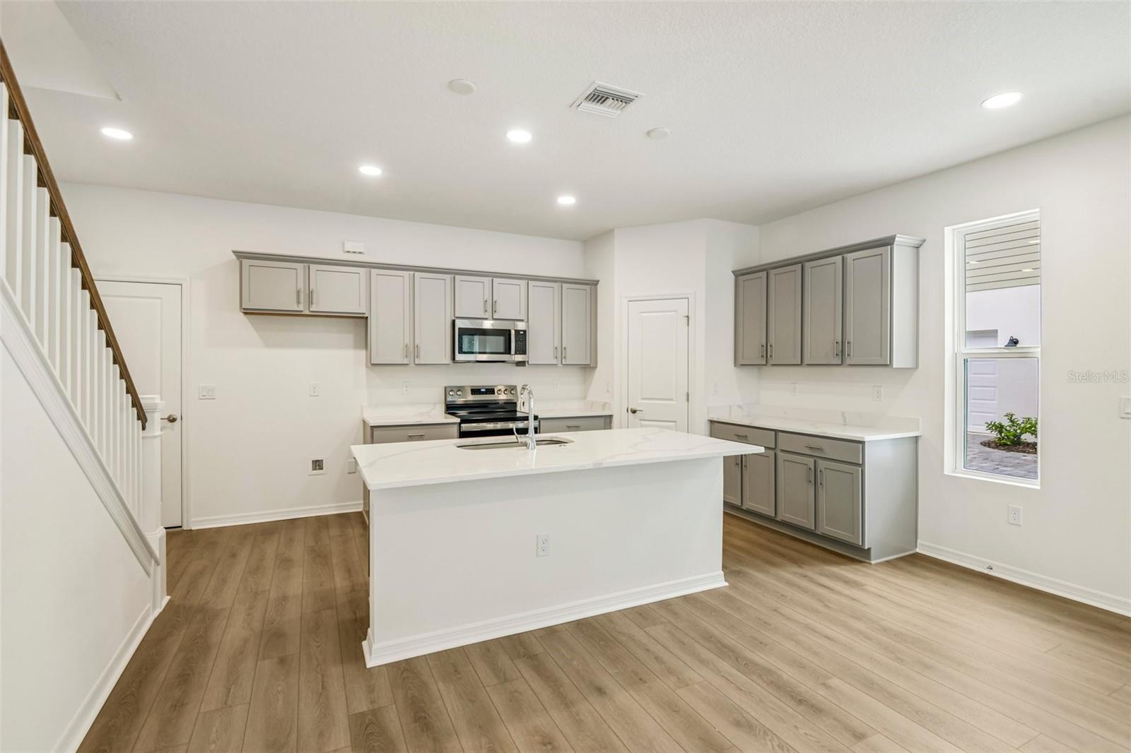 616 SILVER STREAM CT — photo 11