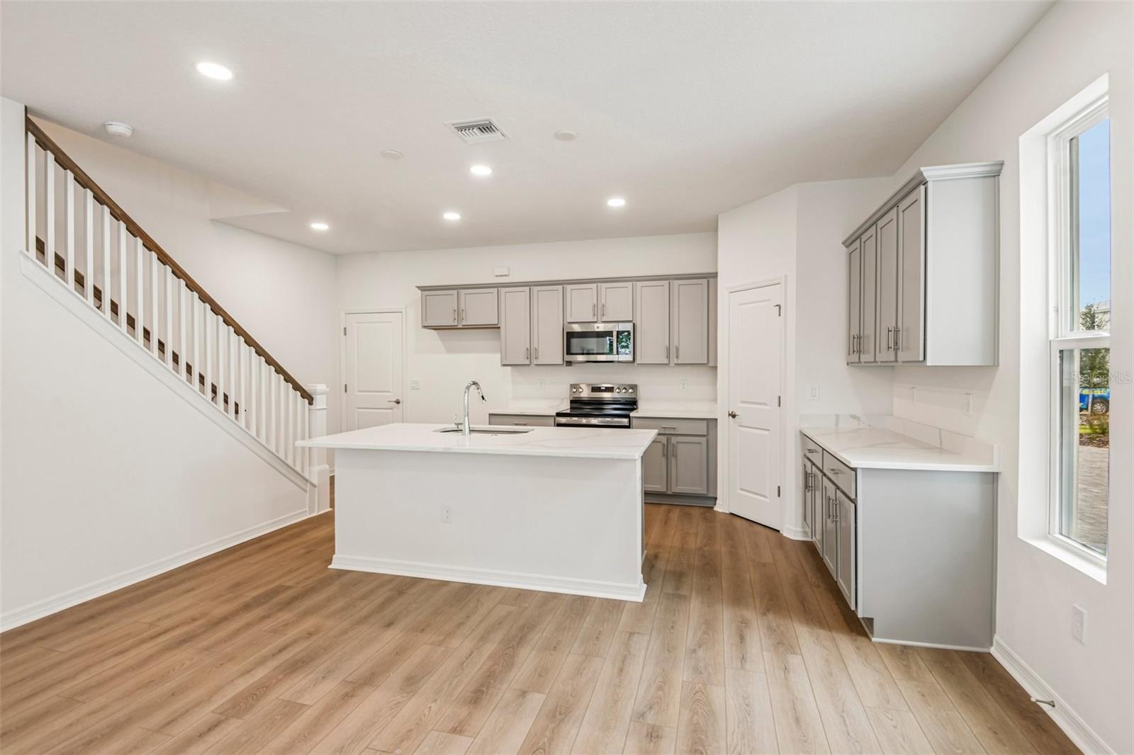 616 SILVER STREAM CT — photo 12