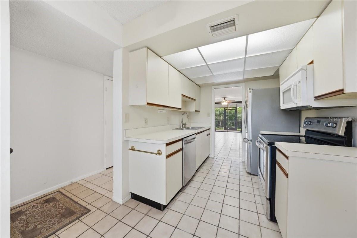 1332 PASADENA AVE S #102 — photo 14