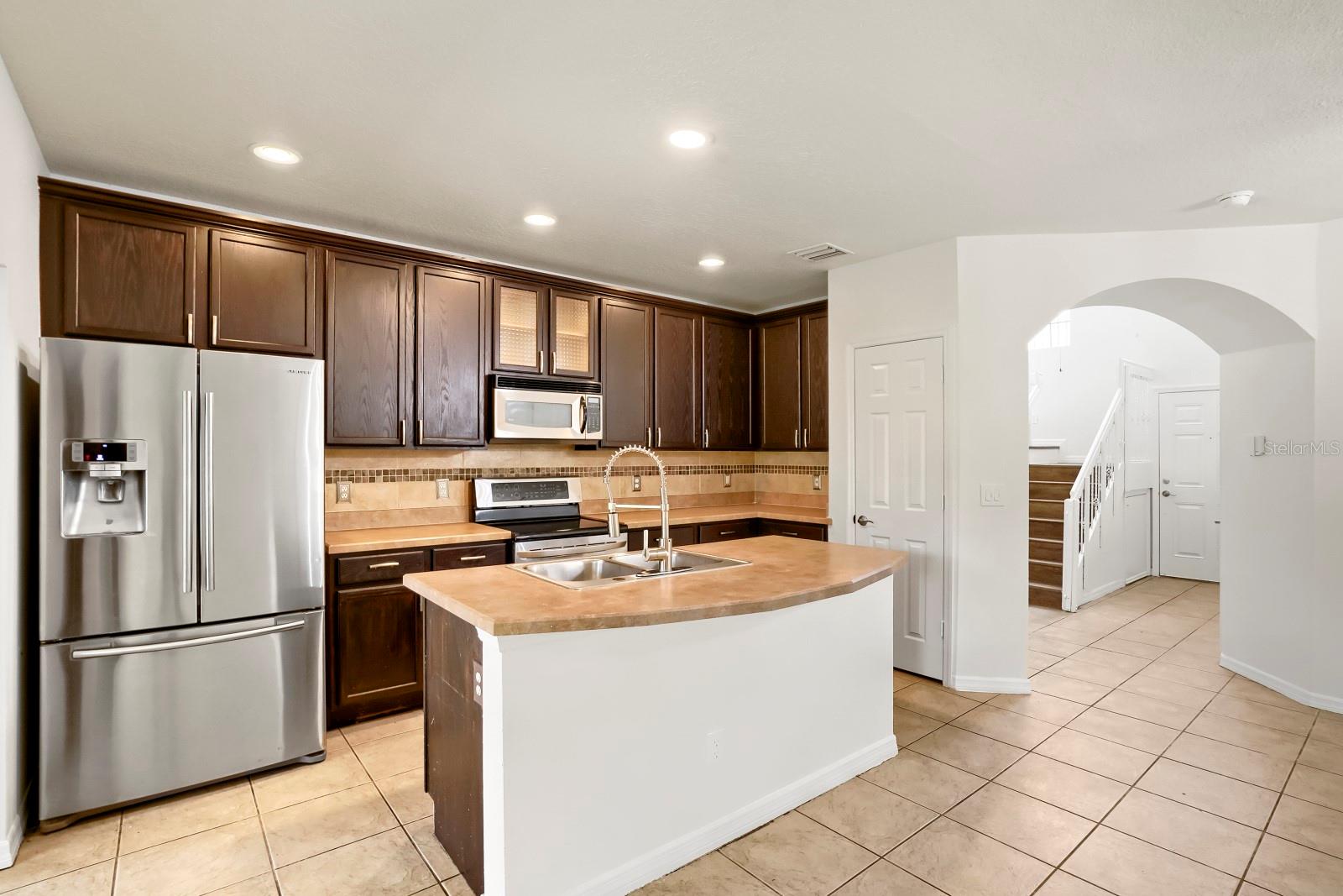 1048 TULLAMORE DR — photo 10