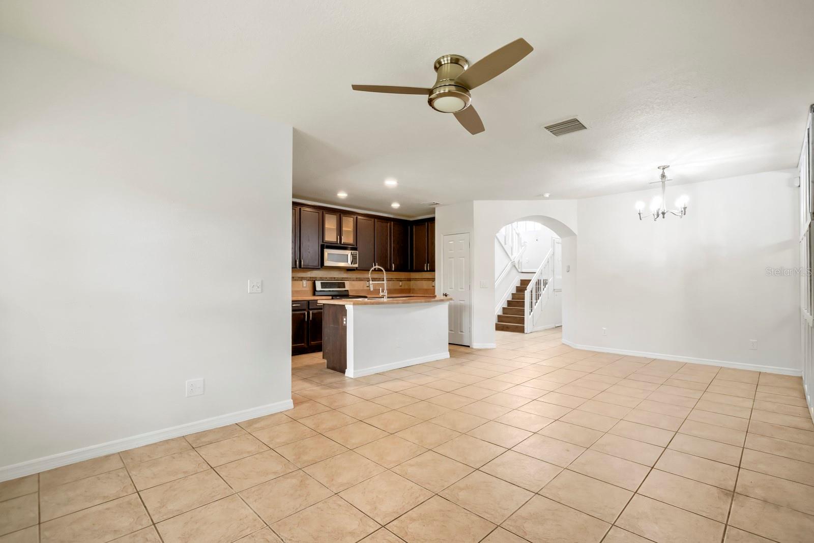 1048 TULLAMORE DR — photo 9