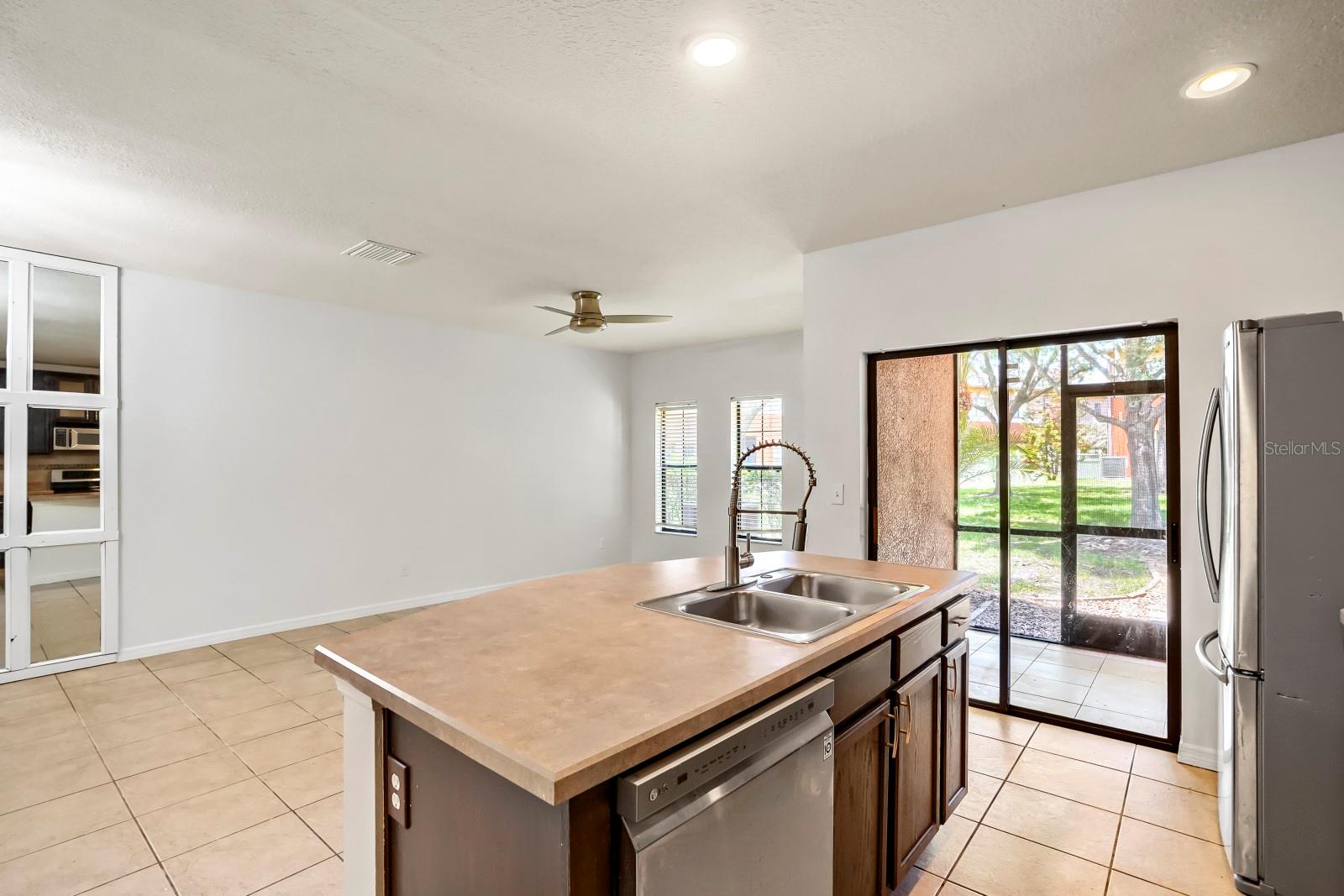 1048 TULLAMORE DR — photo 13