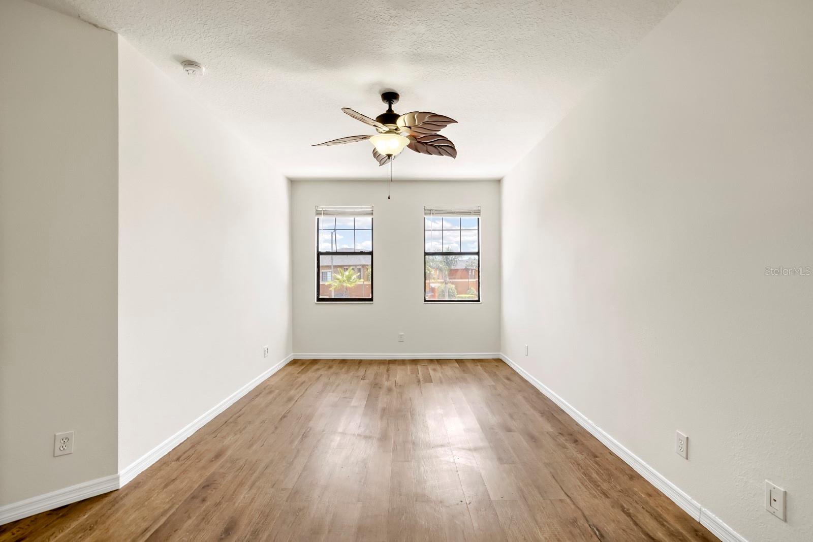 1048 TULLAMORE DR — photo 15