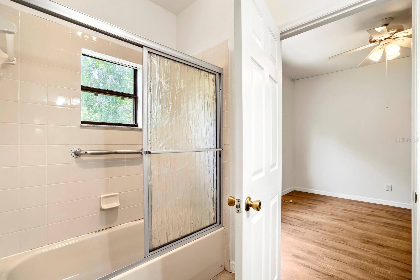 1048 TULLAMORE DR — photo 21
