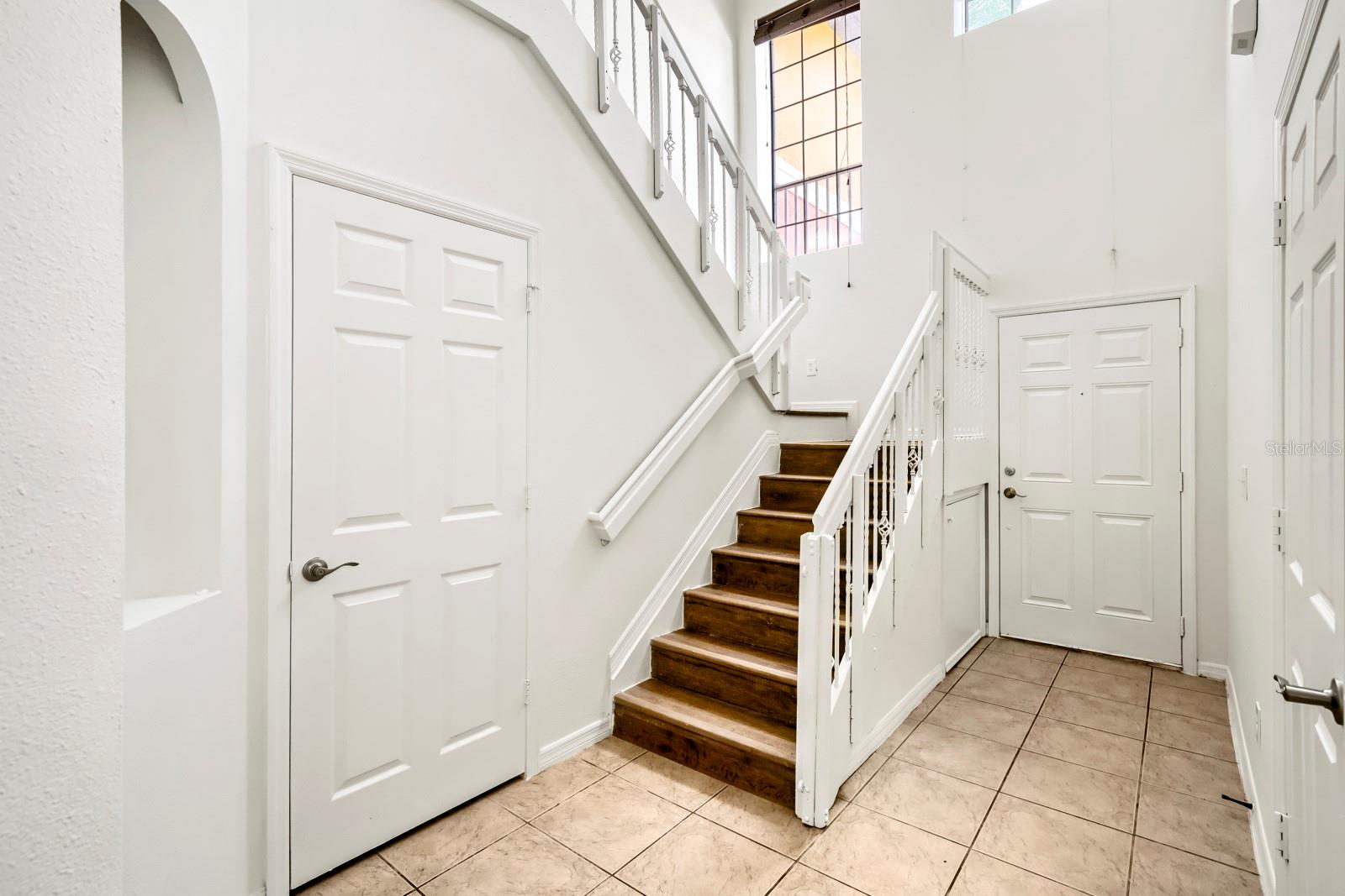 1048 TULLAMORE DR — photo 5