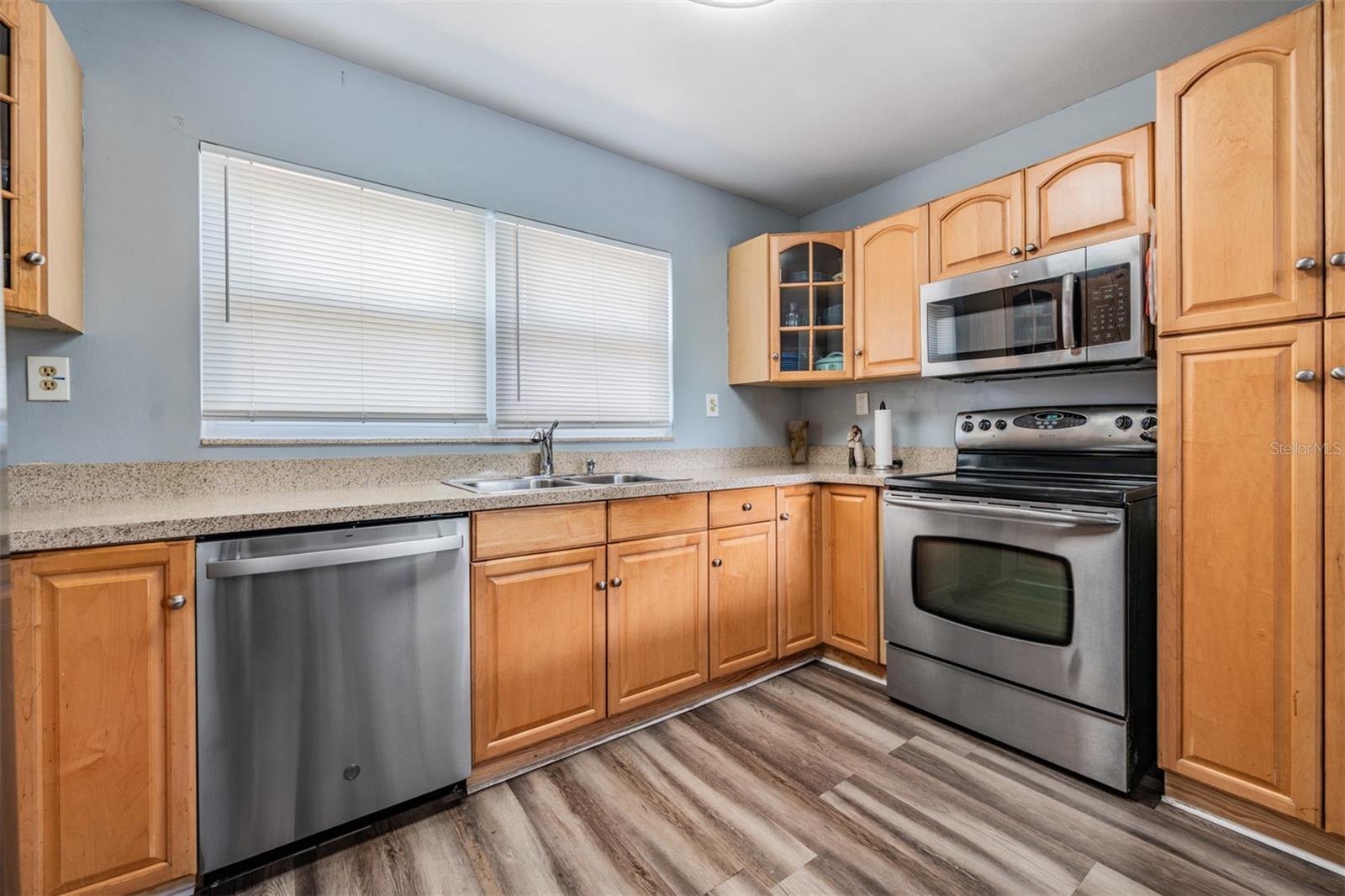 4601 N EMERALD AVE — photo 10
