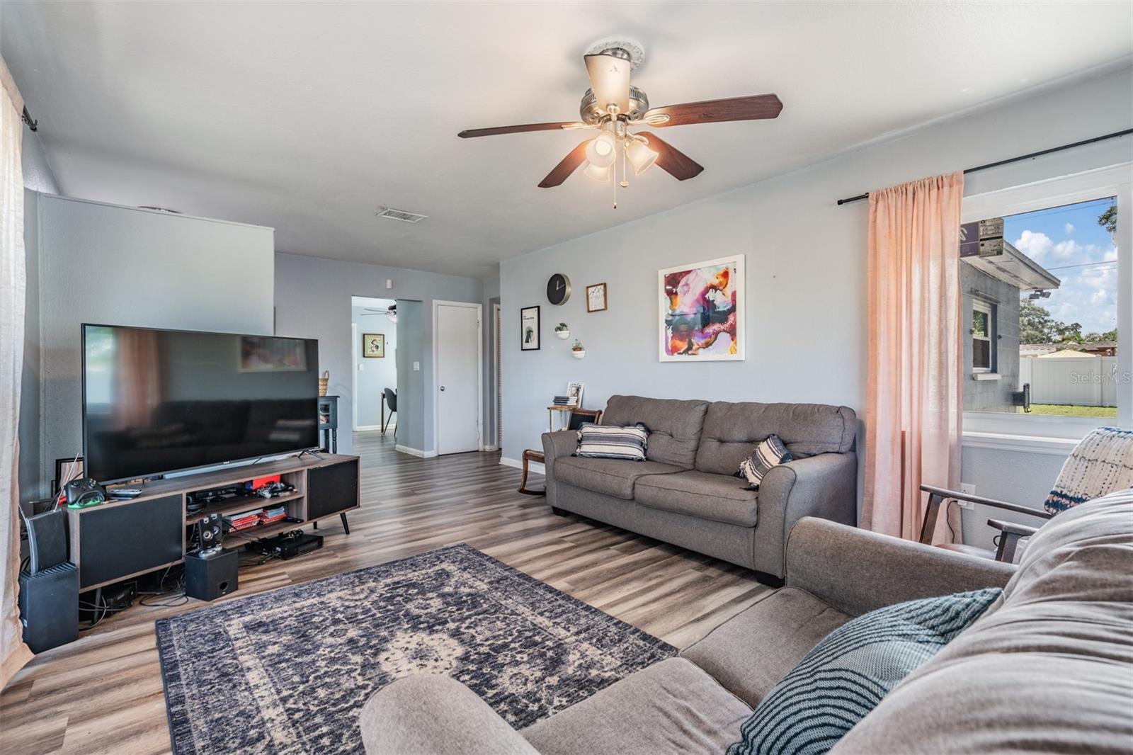 4601 N EMERALD AVE — photo 5